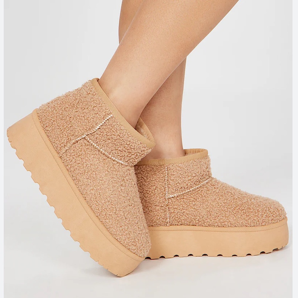 🆕🌿MATA: BEIGE Warm and Fuzzy Booties SIZE 9